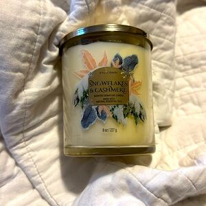 Snowflakes and Cashmere Single Wic Candle